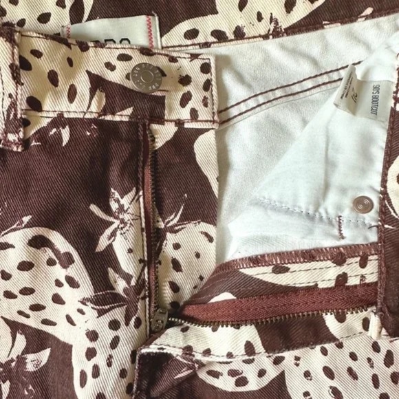 ๐ Urban Outfitters 90's Bootcut Strawberry Print Jeans ๐ - Picture 5 of 8